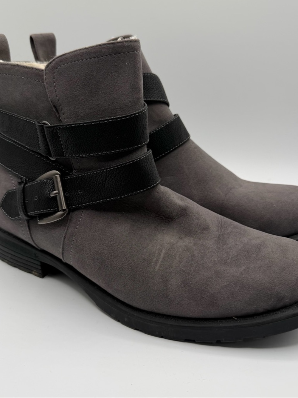 Relativity Moto Ankle Boots 8.5 Gray Sherpa Lined Buckle Strap Lug Sole